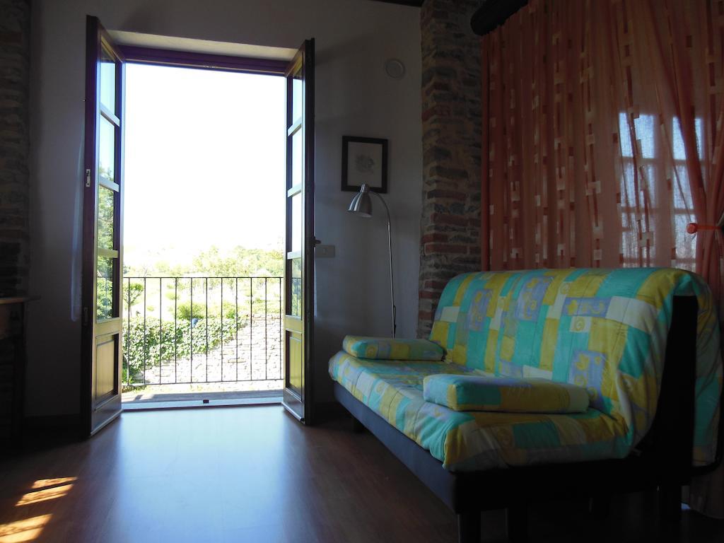 Agriturismo Affittacamere Barbarossa Dogliani Phòng bức ảnh